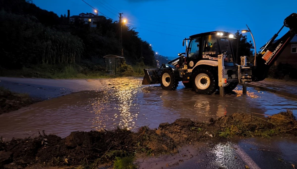 Trabzon'da sağanak yağış etkili oldu