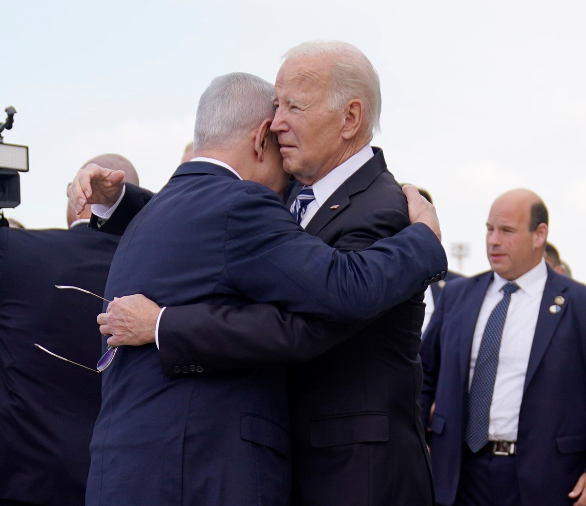 Biden, kendisini havalimanında karşılayan Netanyahu