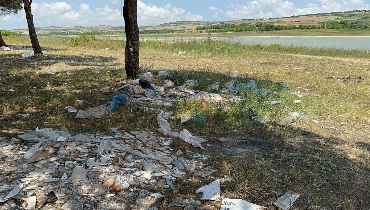 Tatilcilerden geriye çöp yığını kaldı