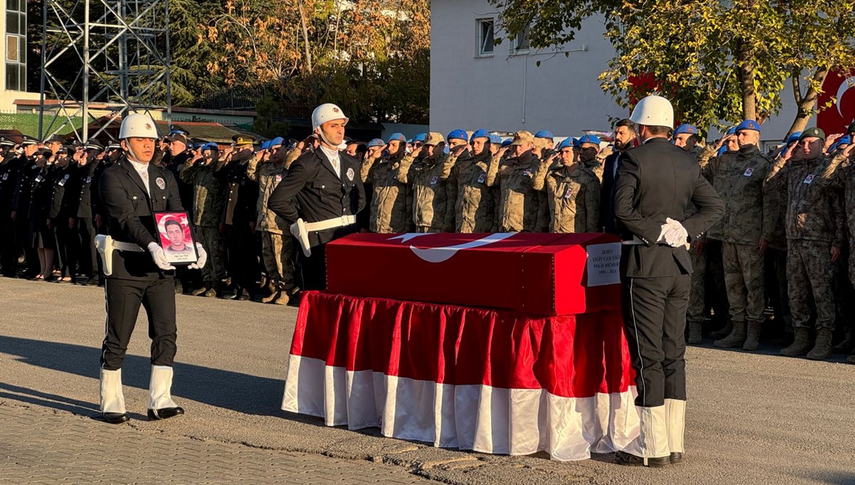 Eğitimde şehit olan polise veda