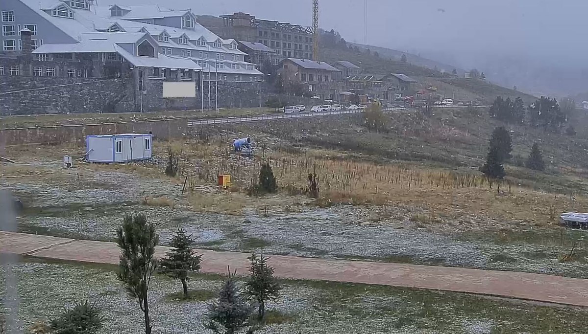 Uludağ ve Kartalkaya’da mevsimin ilk kar yağışı (Pazar günü yoğun kar bekleniyor)