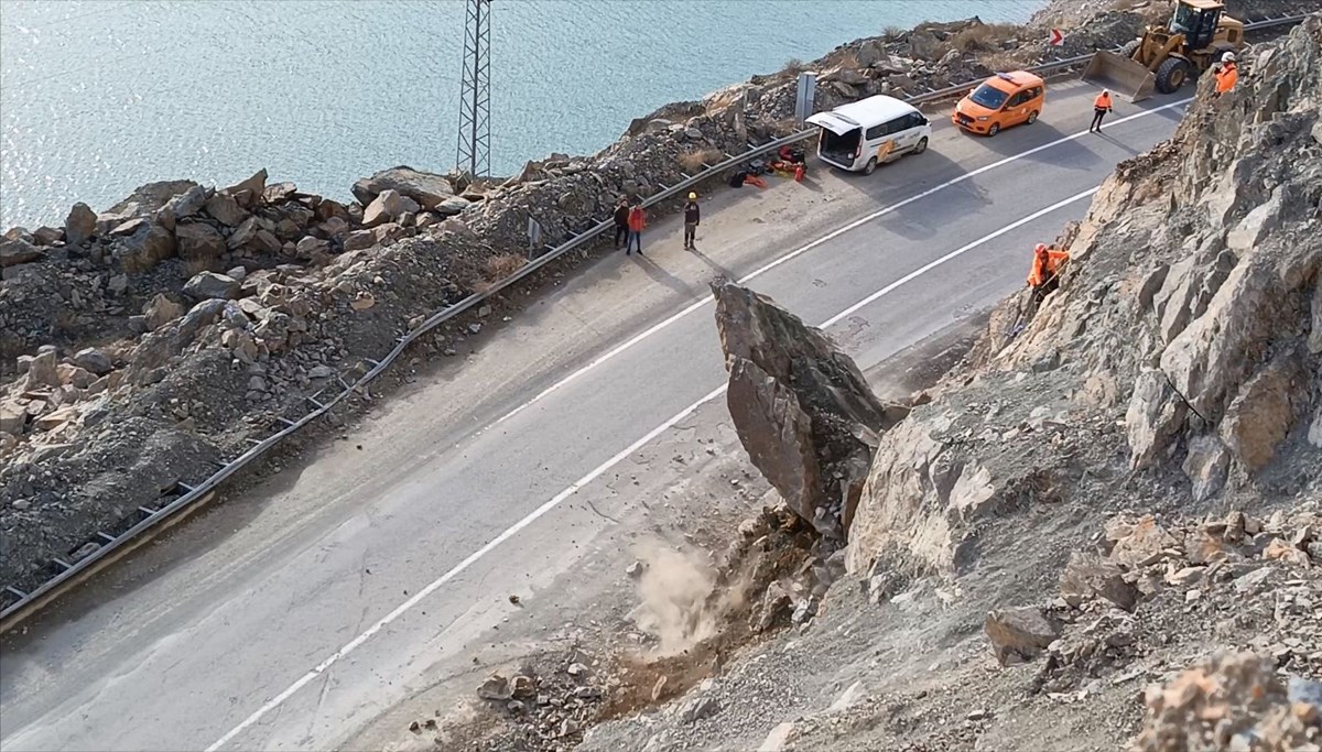 Artvin’de riskli kayalar için endüstriyel dağcılar devrede