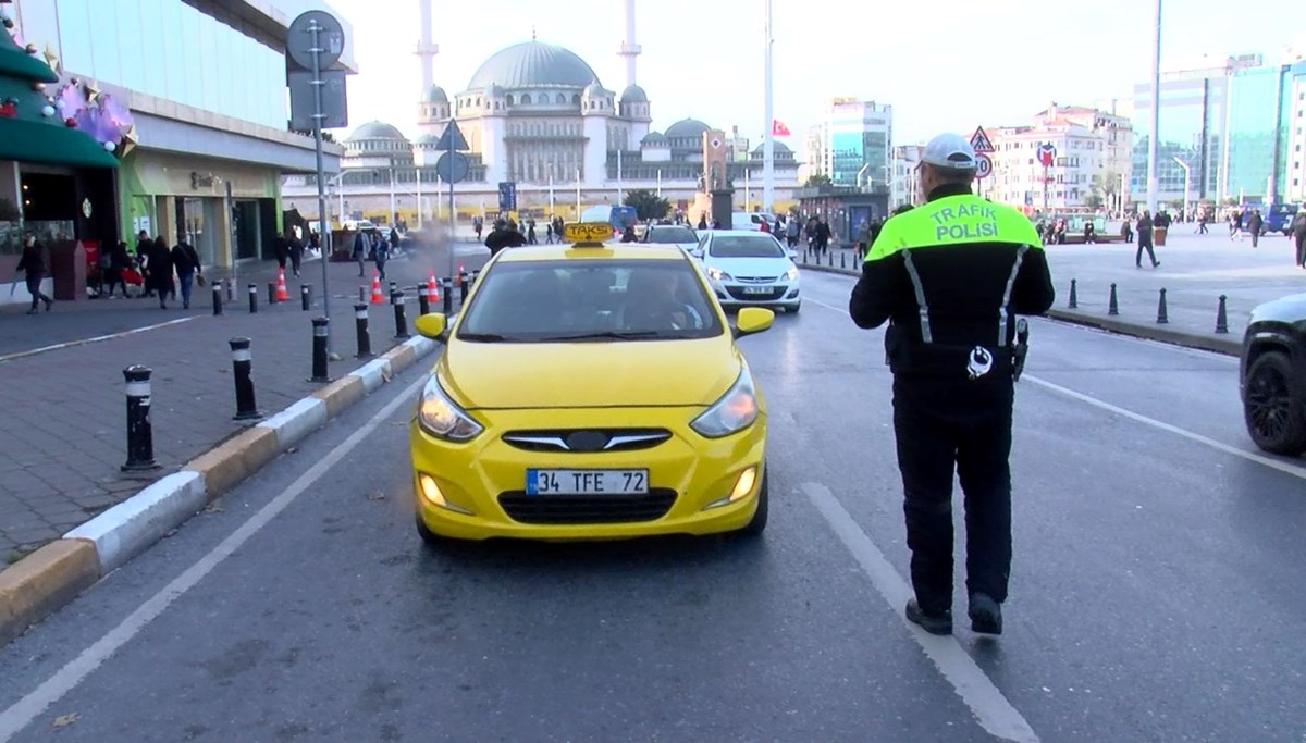 Taksim'de taksicilere yönelik denetim