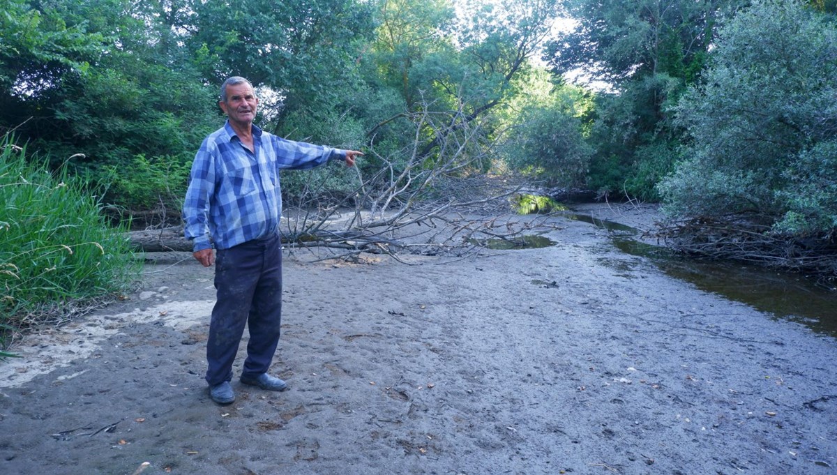 Kuraklığın en net fotoğrafı: Balık tuttukları nehir kumsala dönüştü!