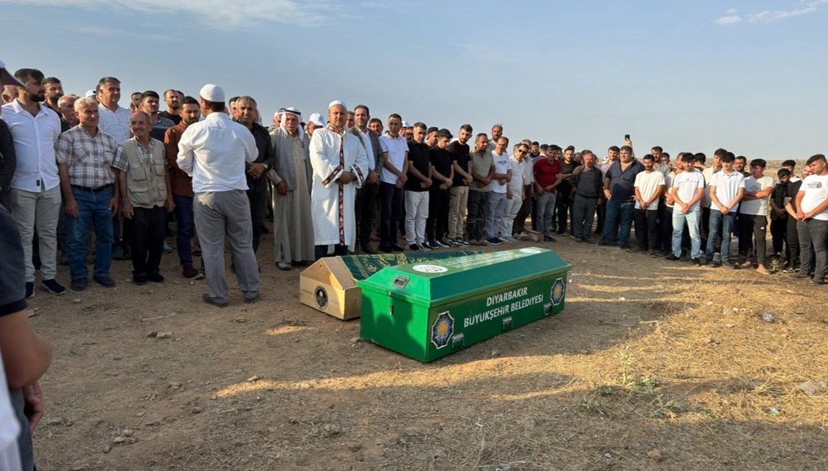 Mardin'deki yangında hayatını kaybeden 2 vatandaş defnedildi