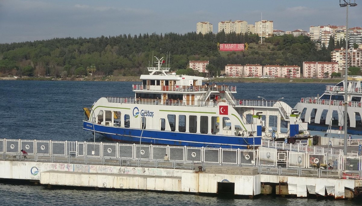 Bozcaada ve Gökçeada feribot seferlerine fırtına engeli