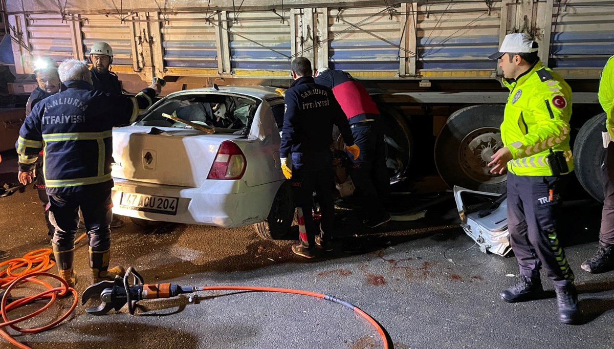 Şanlıurfa'da otomobil TIR ile çarpıştı: 3 ölü, 2 yaralı