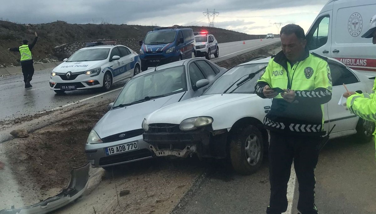 Çorum'da zincirleme trafik kazası: 12 yaralı