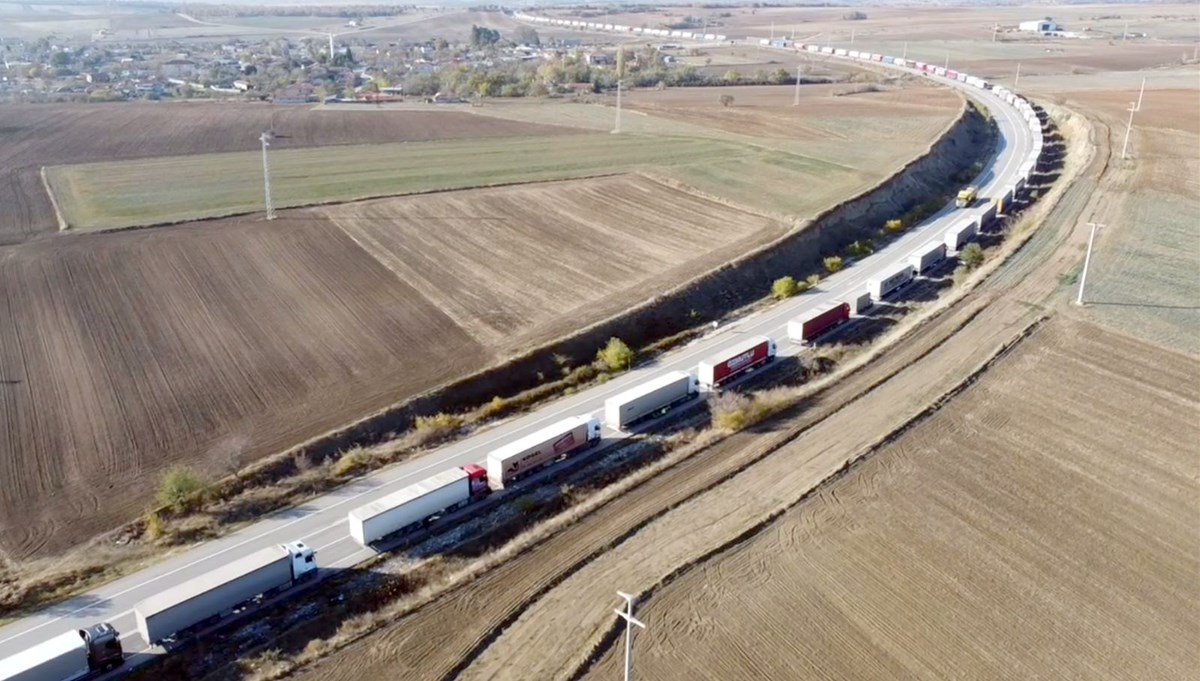 Sınır kapılarında yeni sistem: Hamzabeyli'de 25 kilometre TIR kuyruğu