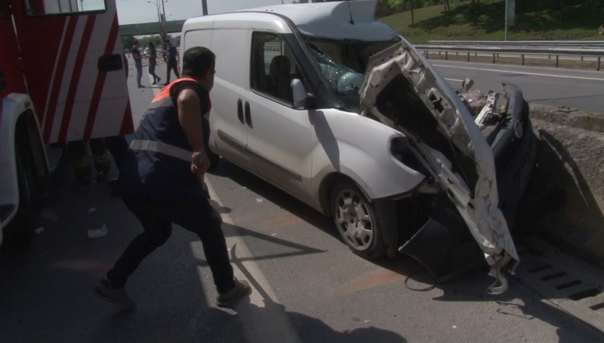 Pendik'te cip ve ticari araç çarpıştı