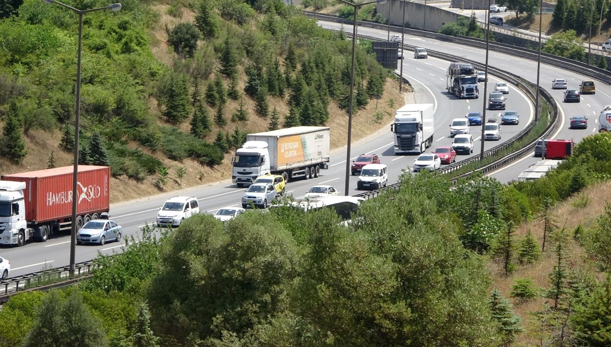 Yollarda tatil dönüşü hareketliliği: TEM Otoyolu Kocaeli geçişinde yoğunluk