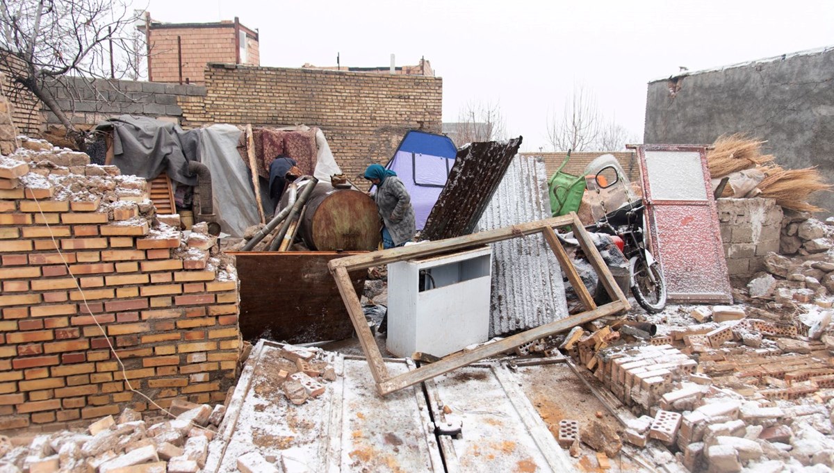 Türkiye'deki 7,4 şiddetindeki deprem Mısır'dan İran'a kadar çevre ülkeleri de vurdu: Yıkımın fotoğrafları