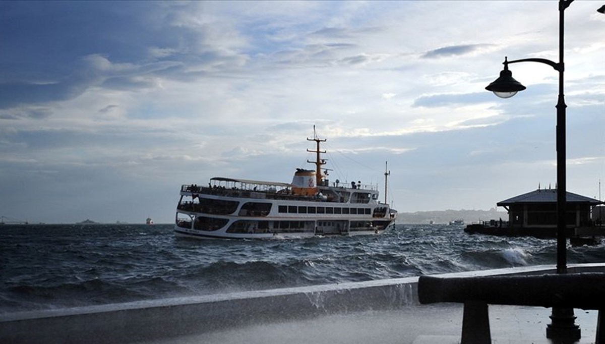 Marmara’da deniz ulaşımına fırtına engeli | İstanbul ve Bursa’da bazı vapur ve deniz otobüsü seferleri iptal edildi