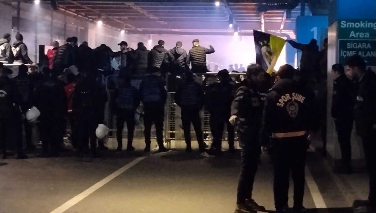 Fenerbahçe kafilesi İstanbul'da: Taraftarlar havalimanına akın etti