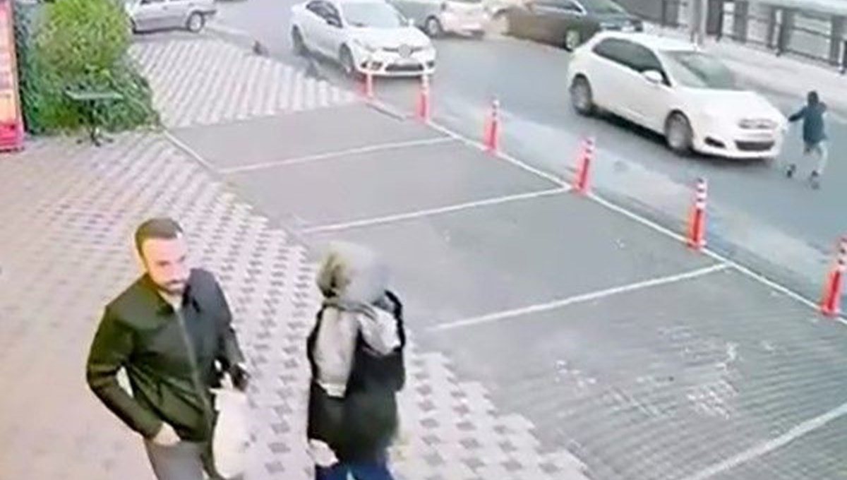 Beylikdüzü'nde feci kaza kamerada: Fırından çıkan çocuğa araba çarptı