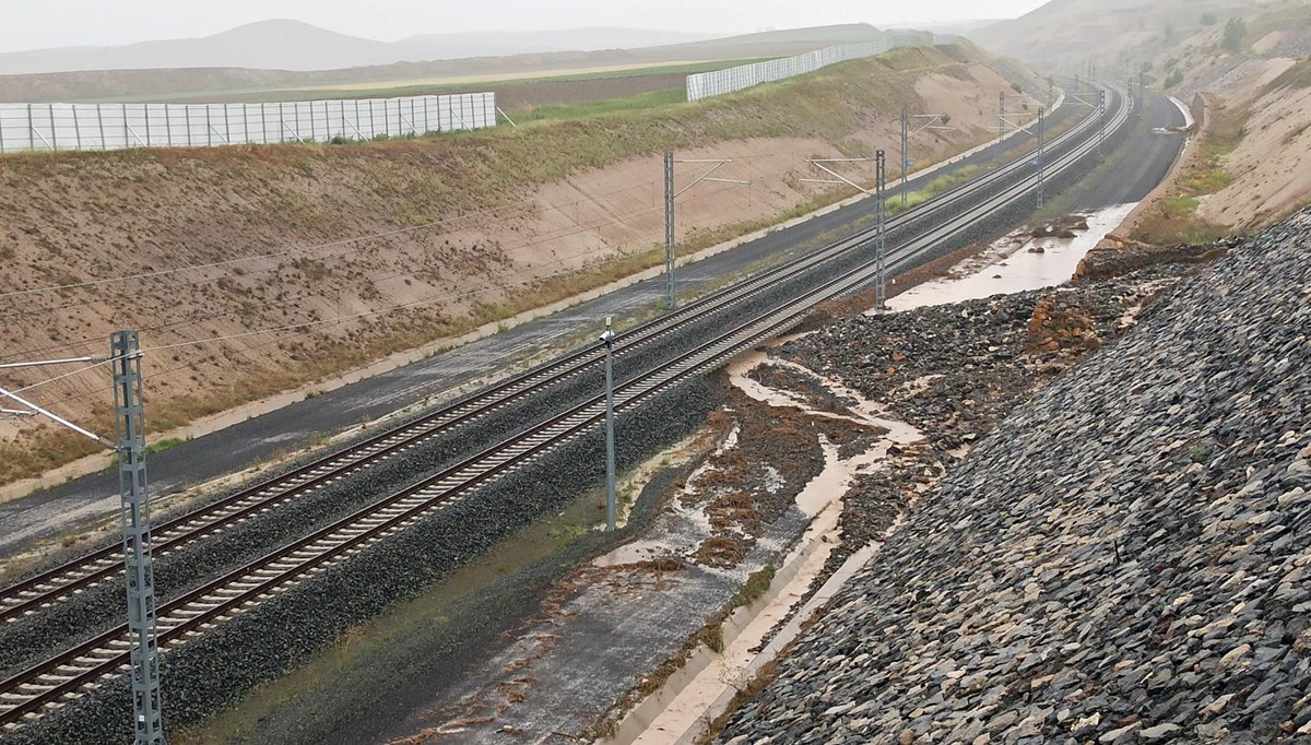 Yozgat'ta sağanak yağış: Yüksek Hızlı Tren hattında hasar oluştu