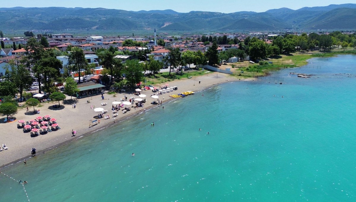 Burası Maldivler değil İznik Gölü! Plankton patlaması sonucu renk değiştirdi