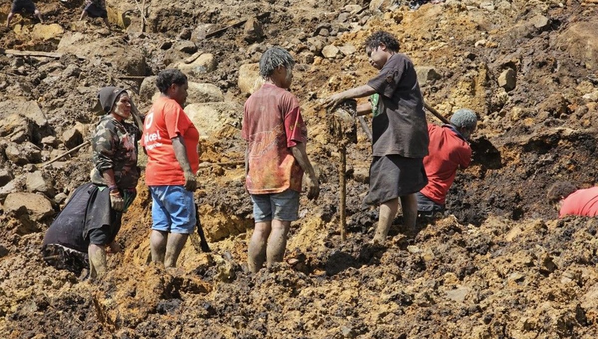 Papu Yeni Gine'de toprak kayması: Binlerce kişi tahliye edilecek