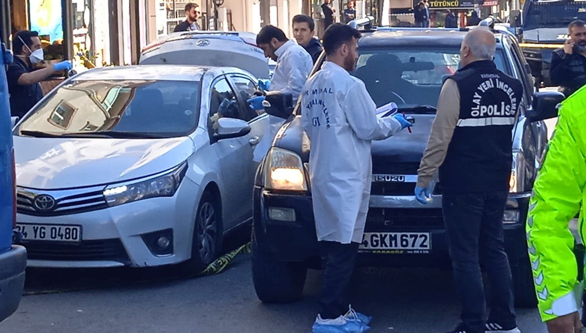 İstanbul'da polise çekiçli saldırı: Yaralılar var