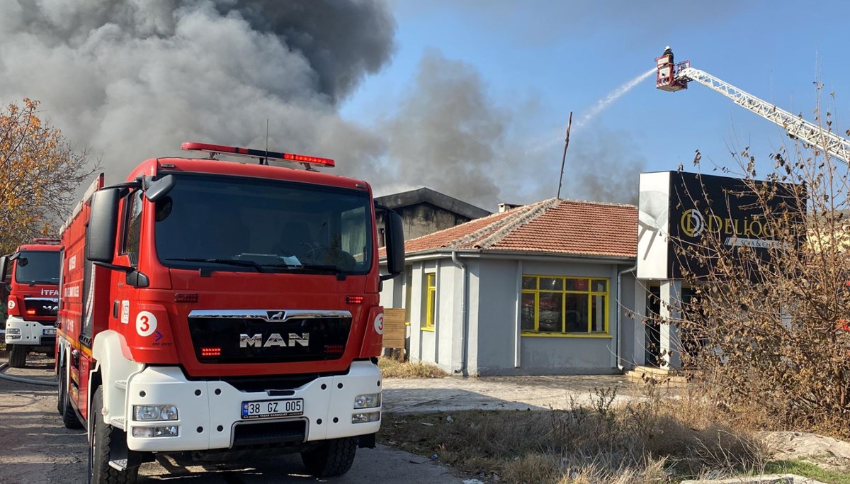 Kayseri’de mobilya fabrikasında yangın