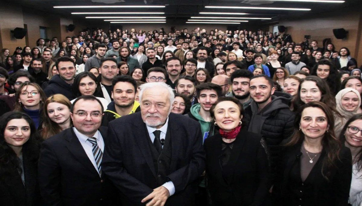 Prof. Dr. İlber Ortaylı'nın İstanbul'daki semineri yoğun ilgi gördü