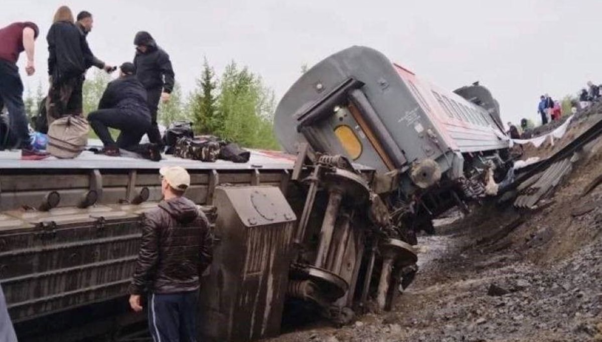 Rusya'da yolcu treni raydan çıktı: 50 yaralı