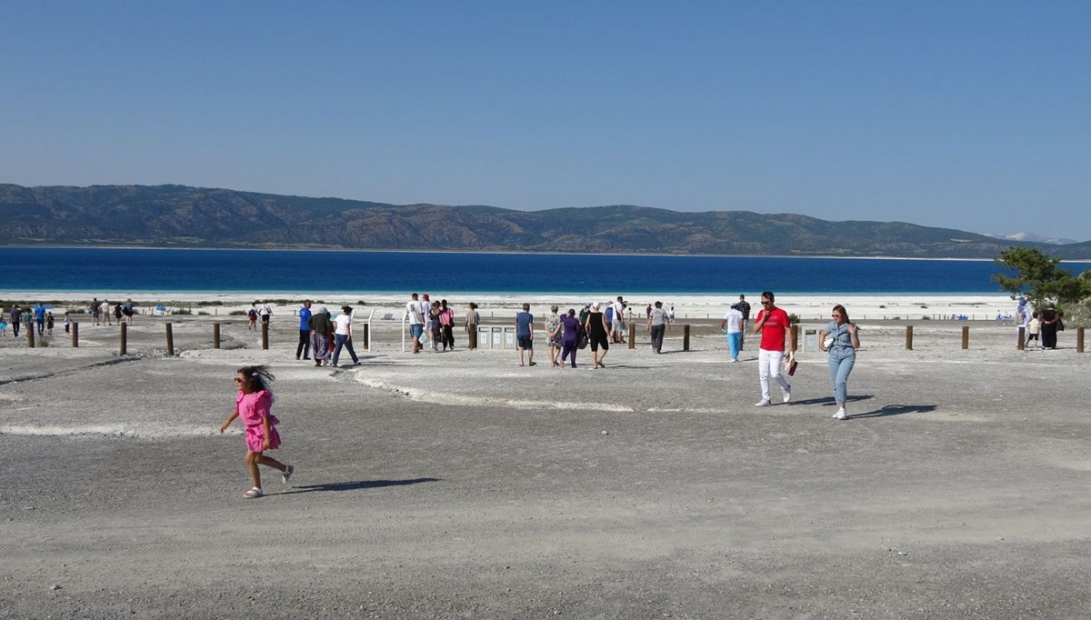 Türkiye'nin Maldivleri Salda Gölü'ne bayramda ziyaretçi akını