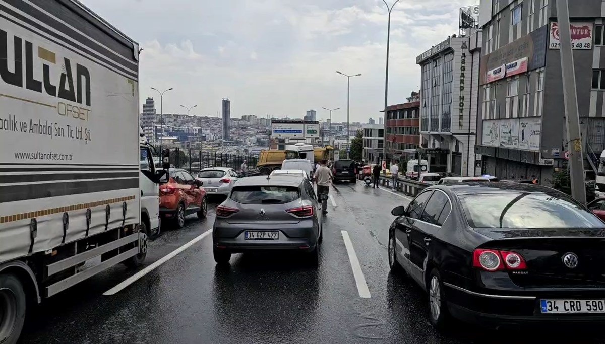 Beylikdüzü’nde kaza: D-100’de Avcılar yönü trafiğe kapandı