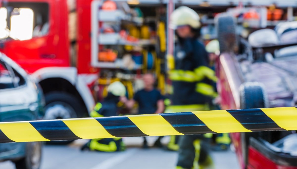 Erzurum'da servis minibüsü ile otomobil çarpıştı, 6 kişi yaralandı