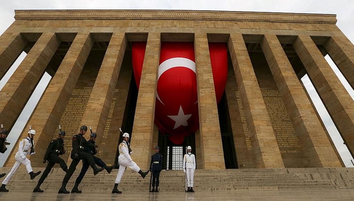 Ulu Önder Mustafa Kemal Atatürk'ü Özlemle Anıyoruz... 10 Kasım mesajları ve sözleri