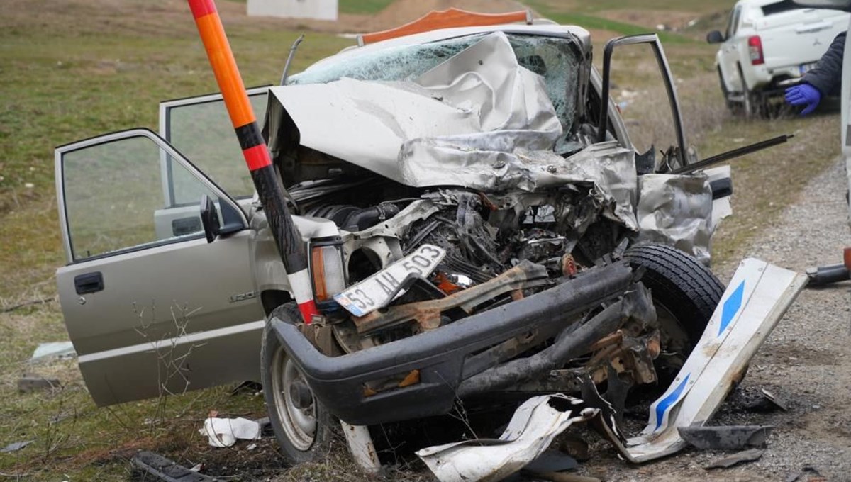 Muş-Varto yolunda feci kaza: 1 ölü, 2 yaralı