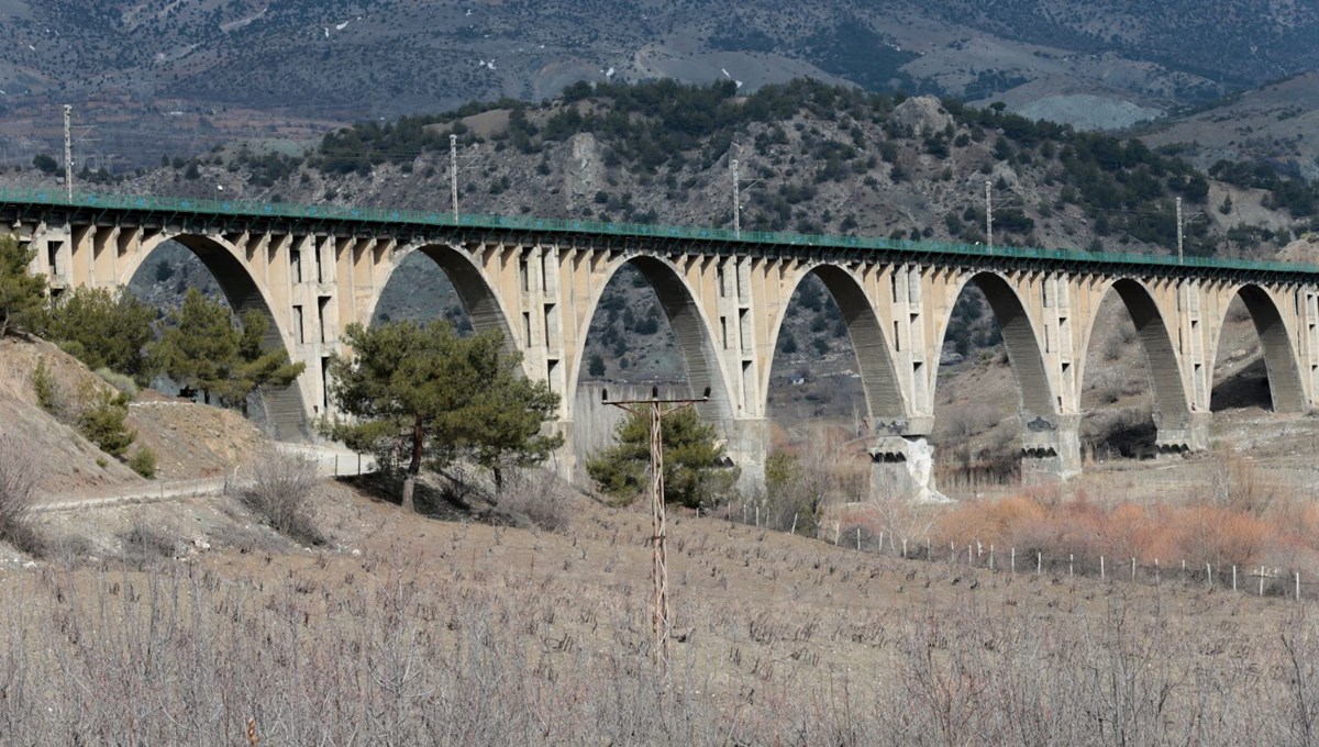 Adıyaman'daki 94 yıllık Alman Köprüsü ayakta kaldı