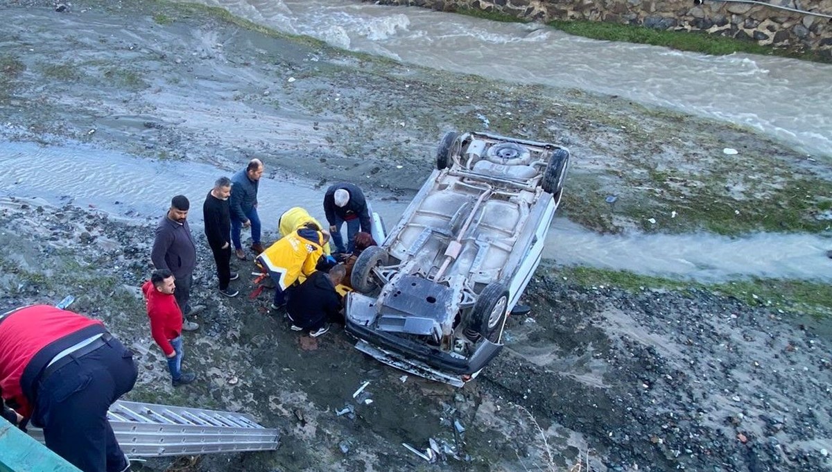 Osmaniye'de otomobil dereye uçtu: 2 yaralı