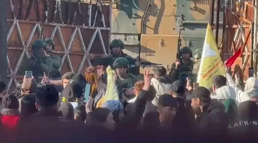 Nusaybin sınırındaki sözde protestoda yaşanan bayrak provokasyonu böyle görüntülendi.