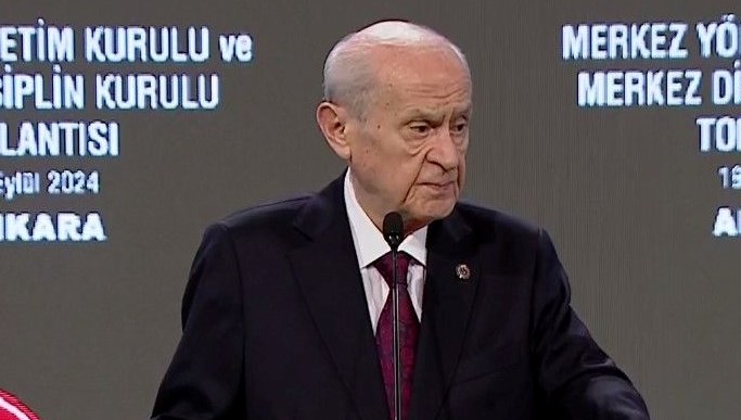 Bahçeli: Anayasa'nın ilk 4 maddesine şaşı bakanlar bizim için yok hükmündedir