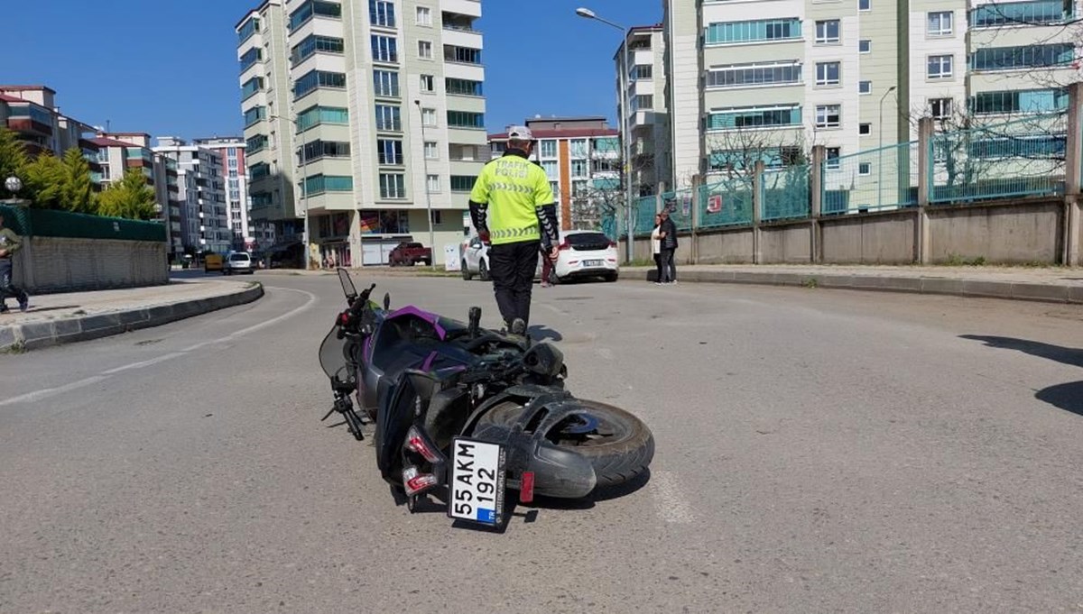 Samsun’da motosikletle otomobil çarpıştı