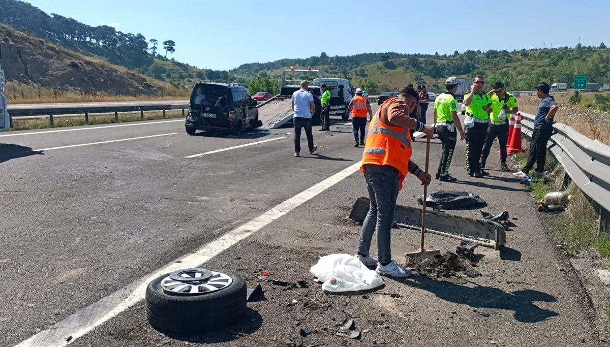 Seyir halinde lastiği patlayan araç kaza yaptı: 9 yaralı