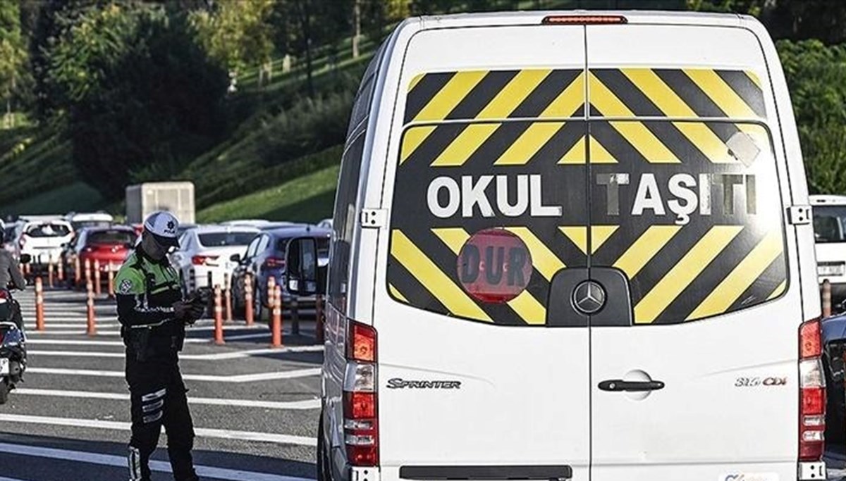 İstanbul'un sabah trafiğinde okul yoğunluğu