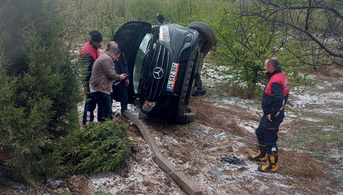 Isparta'da minibüs bahçeye uçtu: 1 ölü, 8 yaralı