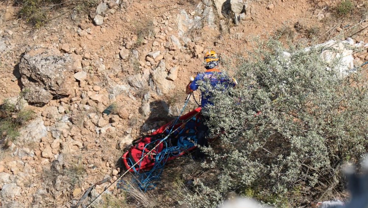 Denizli'de otomobil uçuruma yuvarlandı: 4 ölü