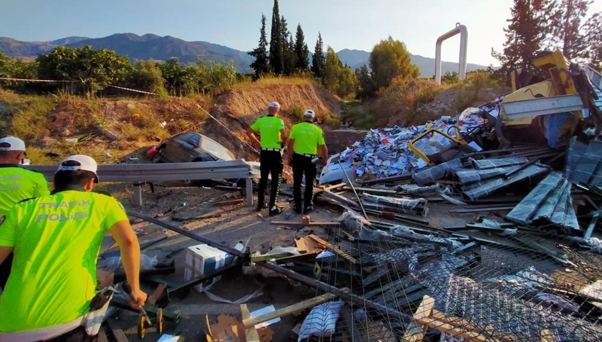 Aydın'da feci kaza: 2 ölü, 4 yaralı