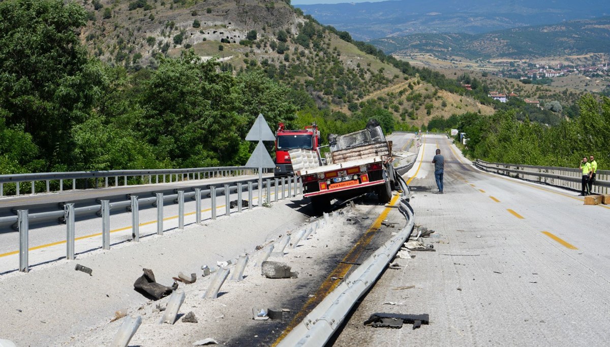 Freni boşalan TIR faciaya neden oldu: 1 ölü, 1 yaralı