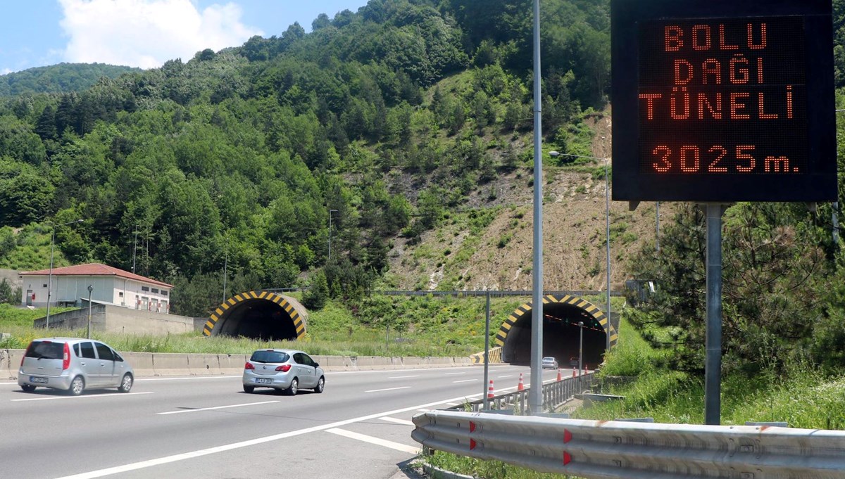 Bolu Dağı Tüneli'nden bayram tatilinde 1 milyondan fazla araç geçti