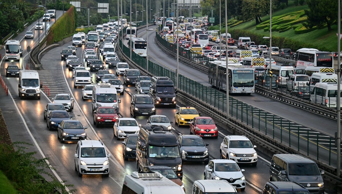 İstanbul’da pazartesi trafiği: D-100 ve TEM’de yoğunluk yaşanıyor