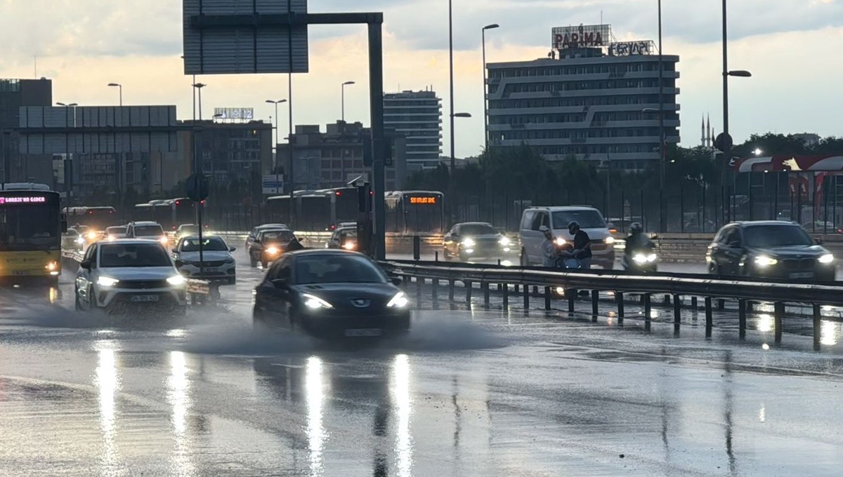 İstanbul'da gök gürültülü sağanak etkili oldu