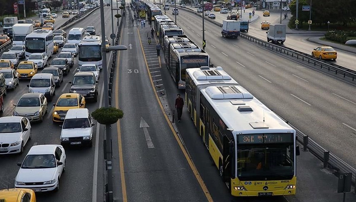 İstanbul'da metrobüs seferlerine bisiklet turu düzenlemesi