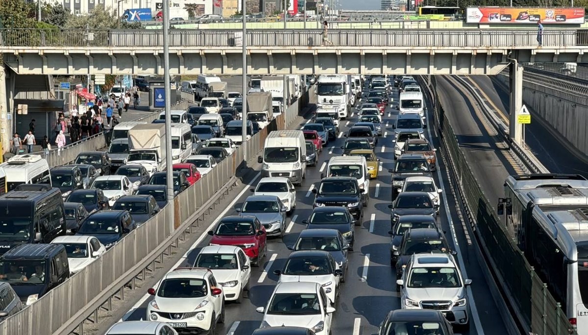 Metrobüs hattındaki çalışma trafiği kilitledi: 45 gün sürecek