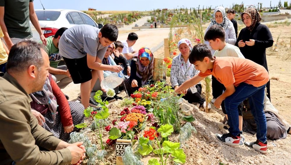 Hukuk fakültesi öğrencisi Burak ve kardeşlerinin en acı Anneler Günü: Katil 8 gündür aranıyor