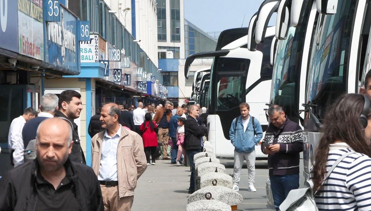 Otogarda bayram dönüşü hareketliliği