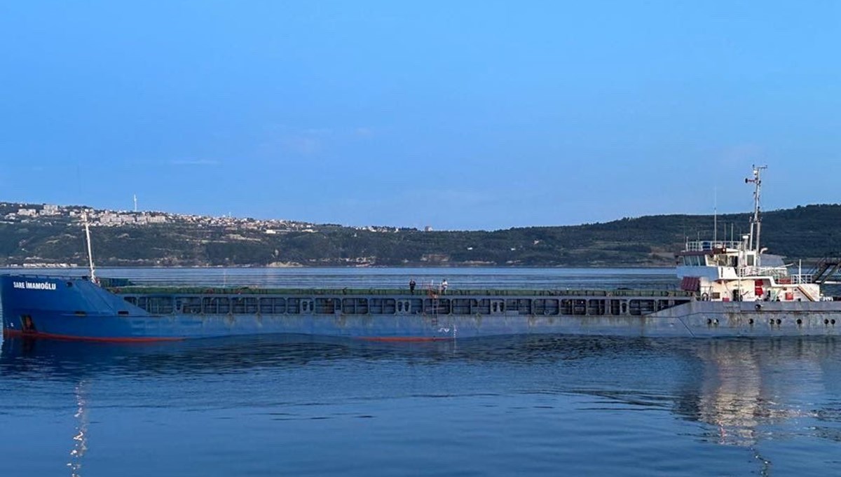 Çanakkale Boğazı'nda makineleri arızalanan gemi Karanlık Liman Demir Sahası'na çekildi